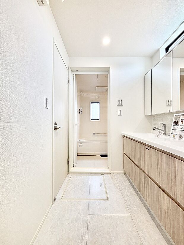 広々とゆとりのあるランドリースペース。  