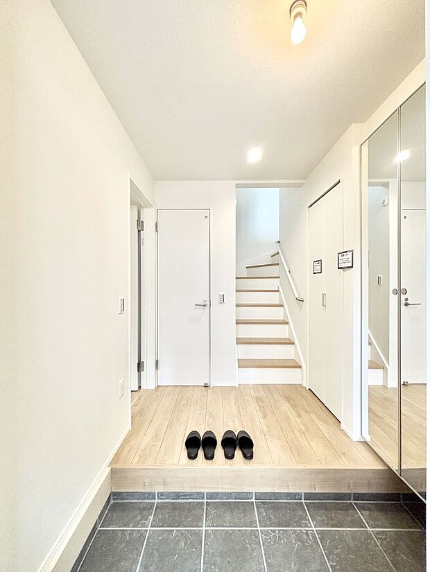 家族の帰宅やお客様をあたたかく迎える玄関