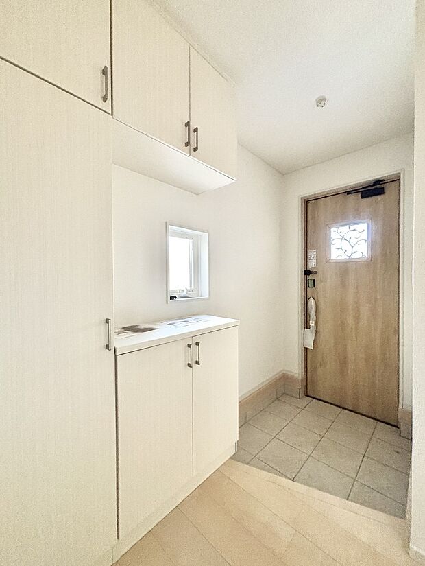 飾り棚を利用して、お越しいただくお客様をおもてなしできます。