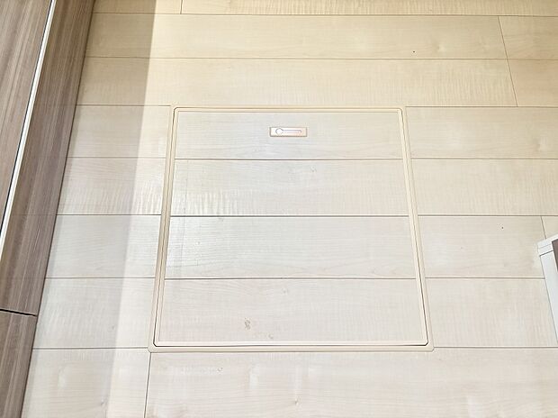 床下収納付き!日用品・非常用品の収納にも大活躍。