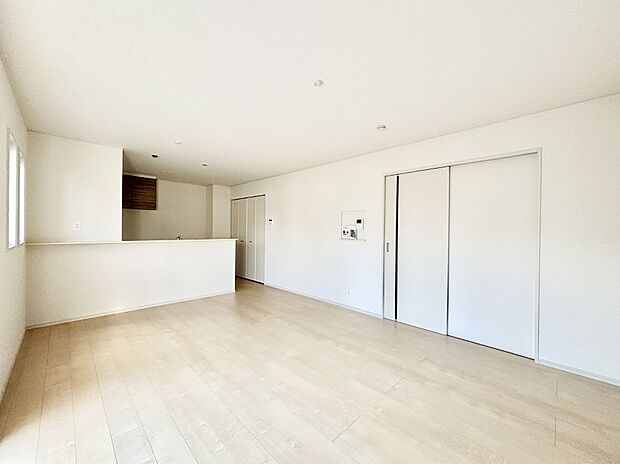 日当たりの良いリビング。お気に入りのグリーンを飾れば更に心地よさがアップ!