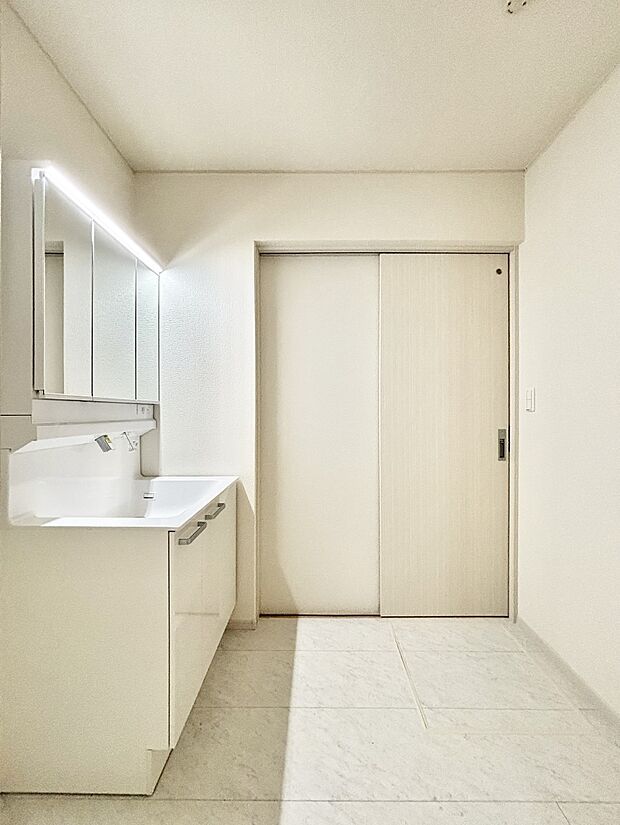 広々とゆとりのあるランドリースペース。