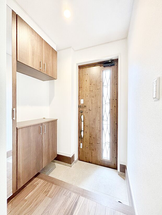 飾り棚を利用して、お越しいただくお客様をおもてなしできます。