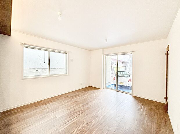 日当たりのいいリビングでゆったりとしたティータイムを! お気に入りのグリーンを飾れば更に心地よさがアップ!