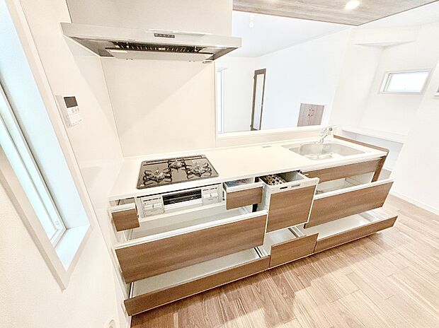 使いやすさを優先したスライド式収納タイプ!