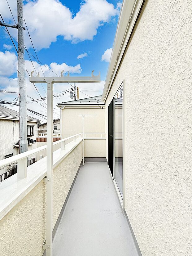 ゆったりバルコニーだから沢山お洗濯ものを干せます。