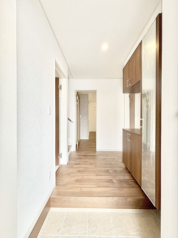 家族の帰宅やお客様をあたたかく迎える玄関