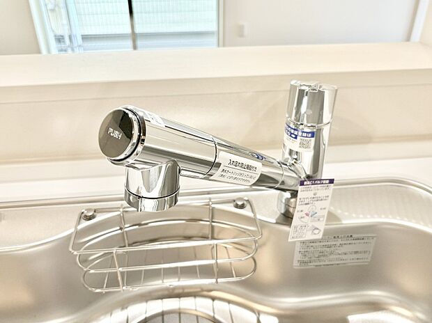 いつでも清潔なおいしいお水を。一つの水栓で水道水と浄水を使い分け。