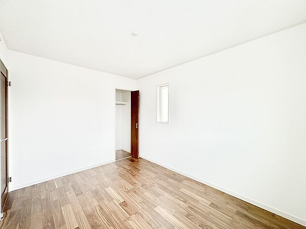 使いやすい形でベットや家具の置き方にも困ることもありません。