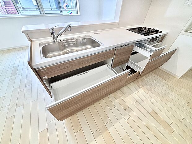 使いやすさを優先したスライド式収納タイプ!