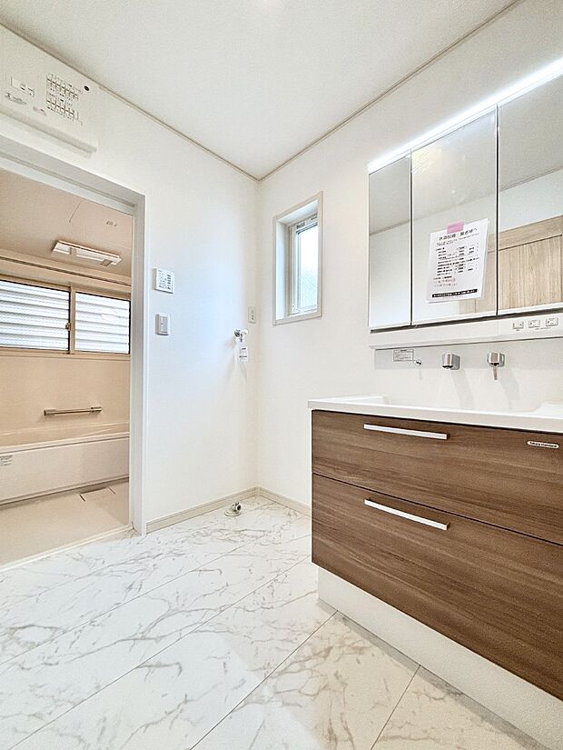 広々とゆとりのあるランドリースペース。  