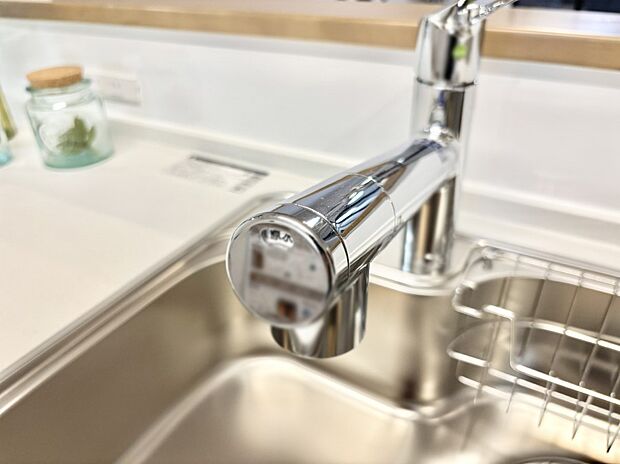 いつでも清潔なおいしいお水を。一つの水栓で水道水と浄水を使い分け。