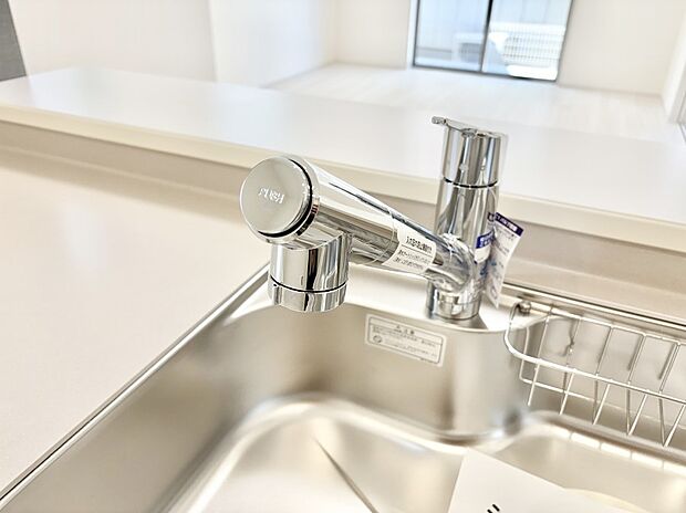 いつでも清潔なおいしいお水を。一つの水栓で水道水と浄水を使い分け。