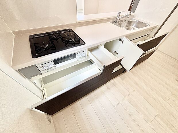 使いやすさを優先したスライド式収納タイプ！