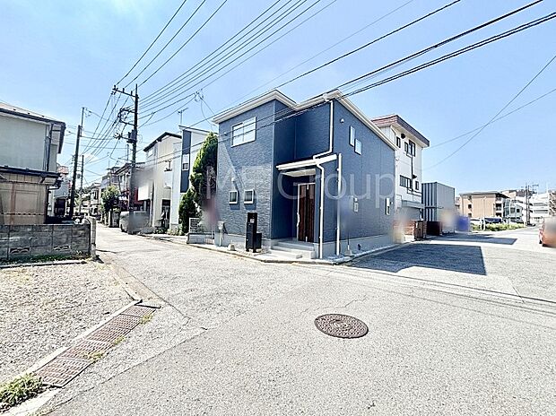 角地なので日当たりも良く、お家が堂々として見えます。