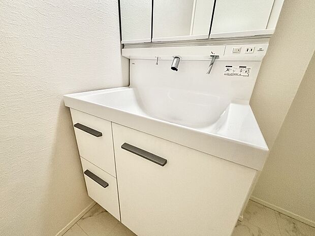 ハンドシャワー付き！使いやすい洗面台。