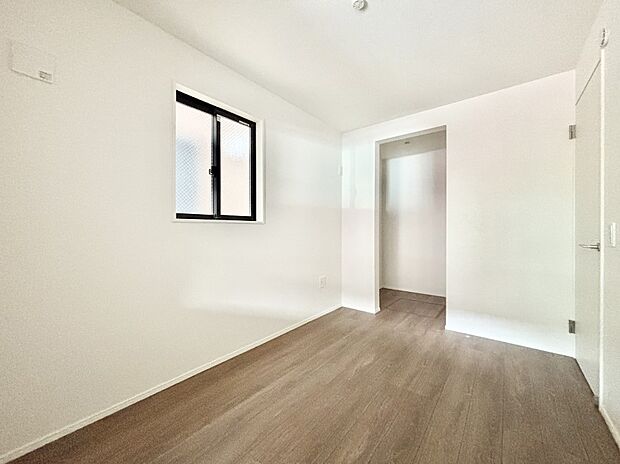 ウォークインクローゼットがあるお部屋。季節ごとの入れ替えも不要で便利です！