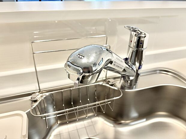 いつでも清潔なおいしいお水を。一つの水栓で水道水と浄水を使い分け。