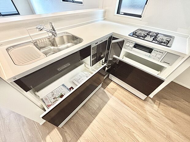 使いやすさを優先したスライド式収納タイプ！