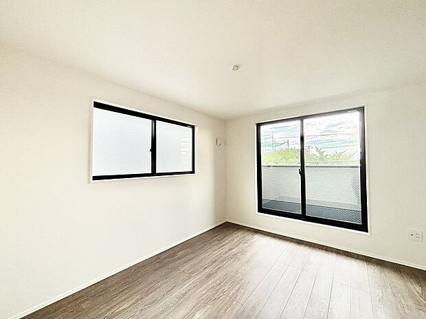 明るいバルコニーサイドに洋室を設置。目覚めの良い寝室に。