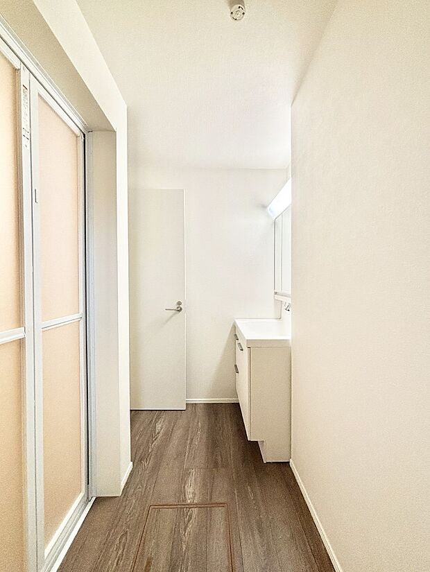 清潔感ある洗面化粧室で朝の身支度も快適  