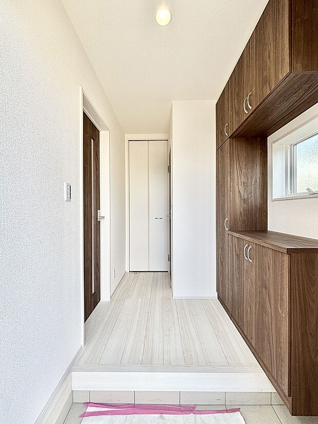 飾り棚を利用して、お越しいただくお客様をおもてなしできます。