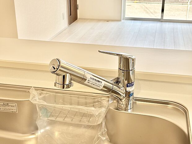 いつでも清潔なおいしいお水を。一つの水栓で水道水と浄水を使い分け。