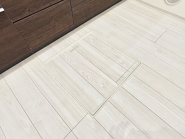 床下収納付き！日用品・非常用品の収納にも大活躍。