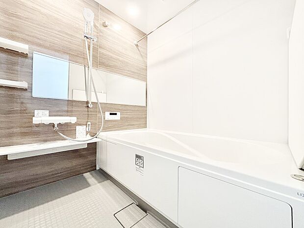 浴室乾燥機付きのバスルームでいつでも快適なバスタイムが楽しめます!