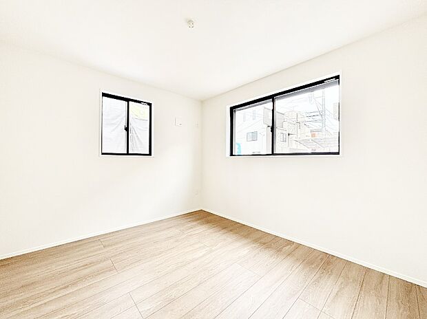 窓からのやさしい光が心地よいプライベートルーム