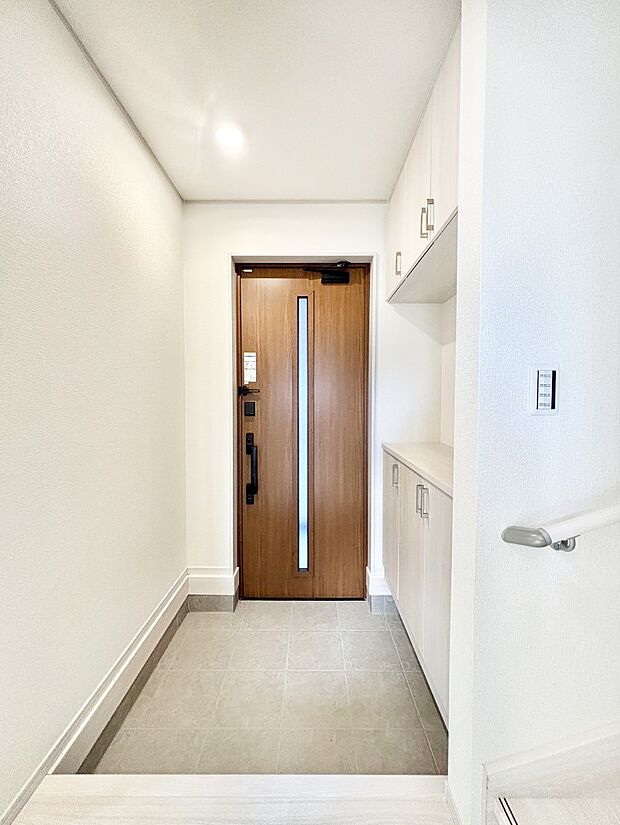 明るい玄関はお客様をお出迎えするのにぴったりです!