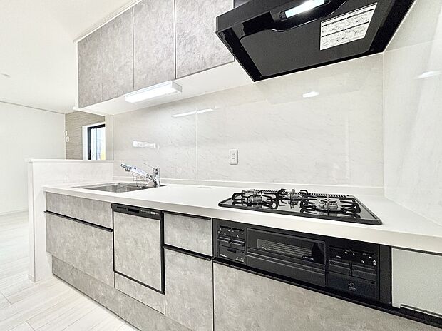 毎日使うキッチンだから、使いやすさ&お手入れのしやすさにこだわりました。