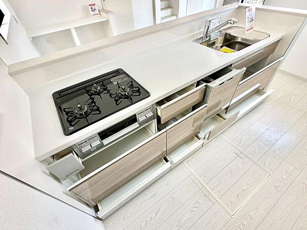 使いやすさを優先したスライド式収納タイプ！