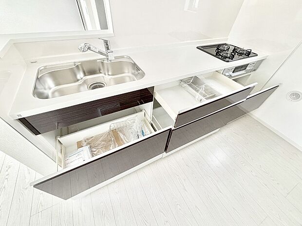 使いやすさを優先したスライド式収納タイプ！