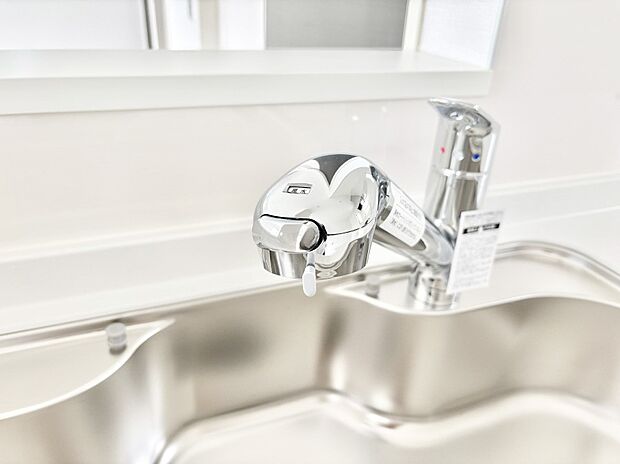 いつでも清潔なおいしいお水を。一つの水栓で水道水と浄水を使い分け。