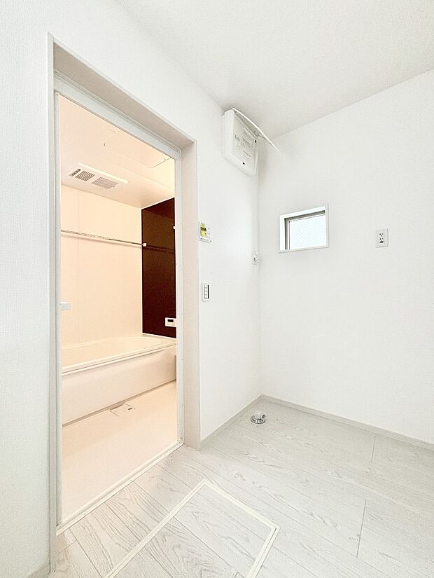 広々とゆとりのあるランドリースペース。  