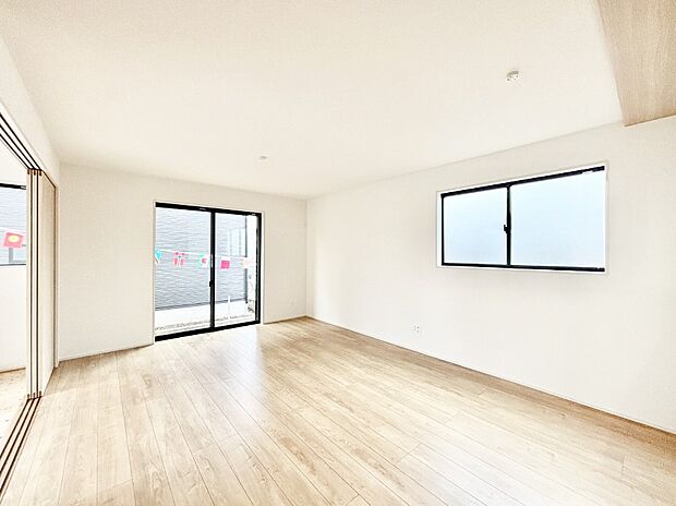 家族団らんの時間も増えそうなくつろぎのリビングダイニング。   