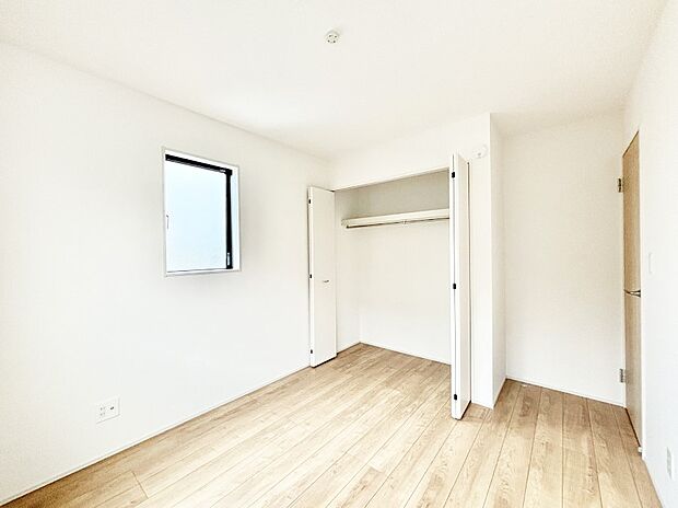 使いやすい形でベットや家具の置き方にも困ることもありません。   