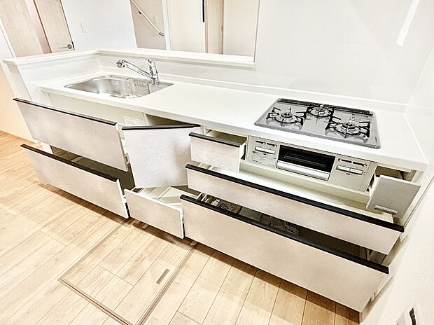 使いやすさを優先したスライド式収納タイプ！