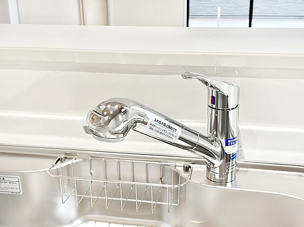 いつでも清潔なおいしいお水を。一つの水栓で水道水と浄水を使い分け。