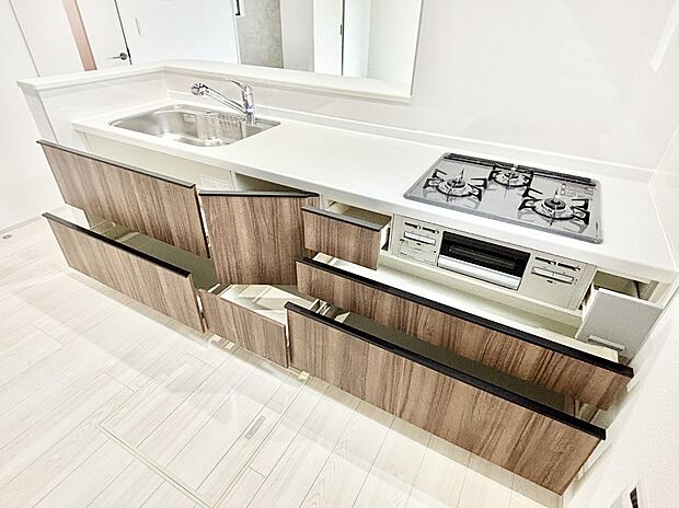 使いやすさを優先したスライド式収納タイプ!