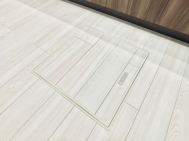 床下収納付き!日用品・非常用品の収納にも大活躍。