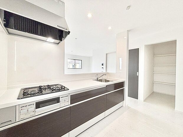 毎日使うキッチンだから、使いやすさ&お手入れのしやすさにこだわりました。