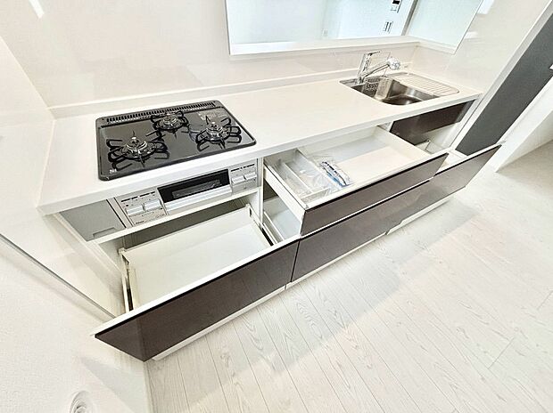 使いやすさを優先したスライド式収納タイプ！