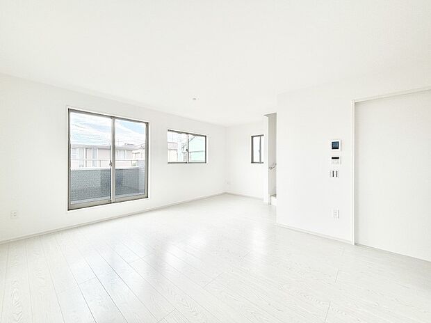 家族の笑顔が自然と生まれてくる、そんな雰囲気のダイニングに仕上がっています。