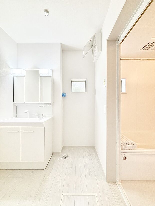 広々とゆとりのあるランドリースペース。  