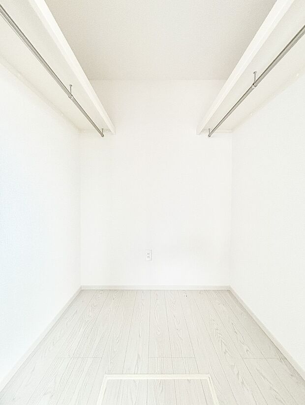 ウォークインクローゼット付きで生活空間を広く利用できます。