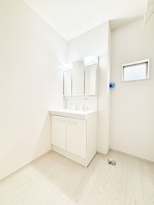 清潔感のある快適空間です。毎日の身支度も気持ち良くお使い頂けます。 