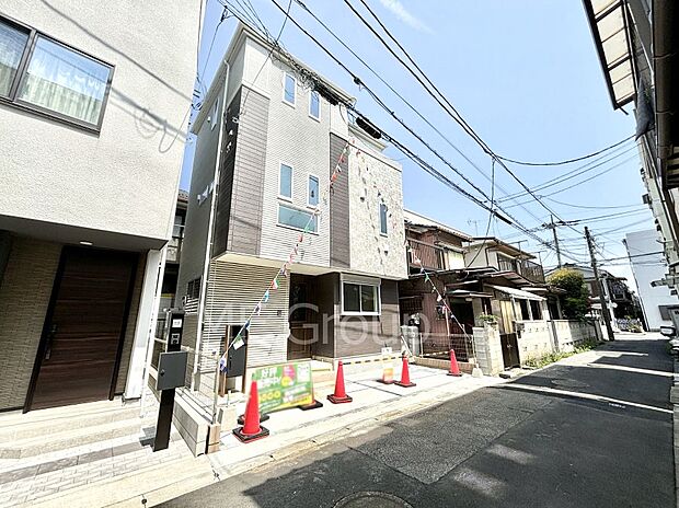 前面道路はきちんと整備されています  