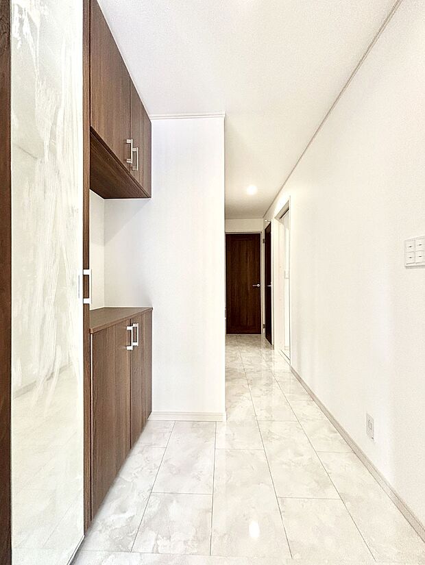 家族の帰宅やお客様をあたたかく迎える玄関  